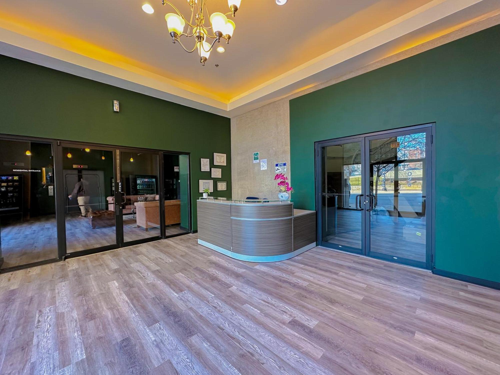 Bright 2Br Luxury Corner Suite With Optional Parking Sleeps 6 Guests Near Mccormick Place And Soldier Field Chicago Exterior photo