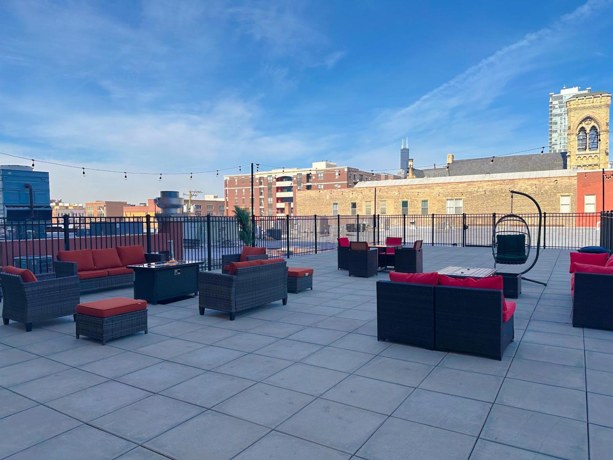 Bright 2Br Luxury Corner Suite With Optional Parking Sleeps 6 Guests Near Mccormick Place And Soldier Field Chicago Exterior photo