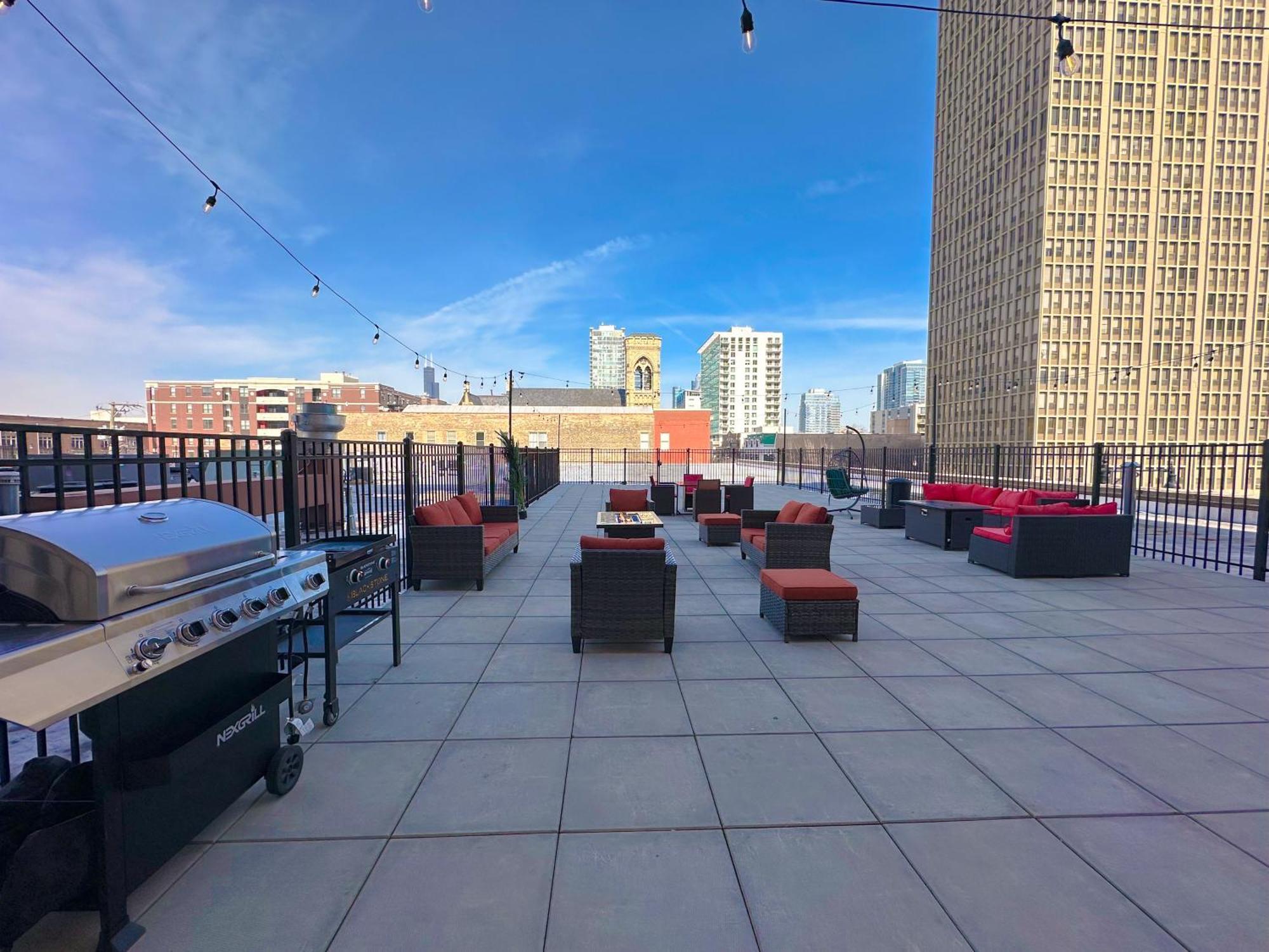 Bright 2Br Luxury Corner Suite With Optional Parking Sleeps 6 Guests Near Mccormick Place And Soldier Field Chicago Exterior photo