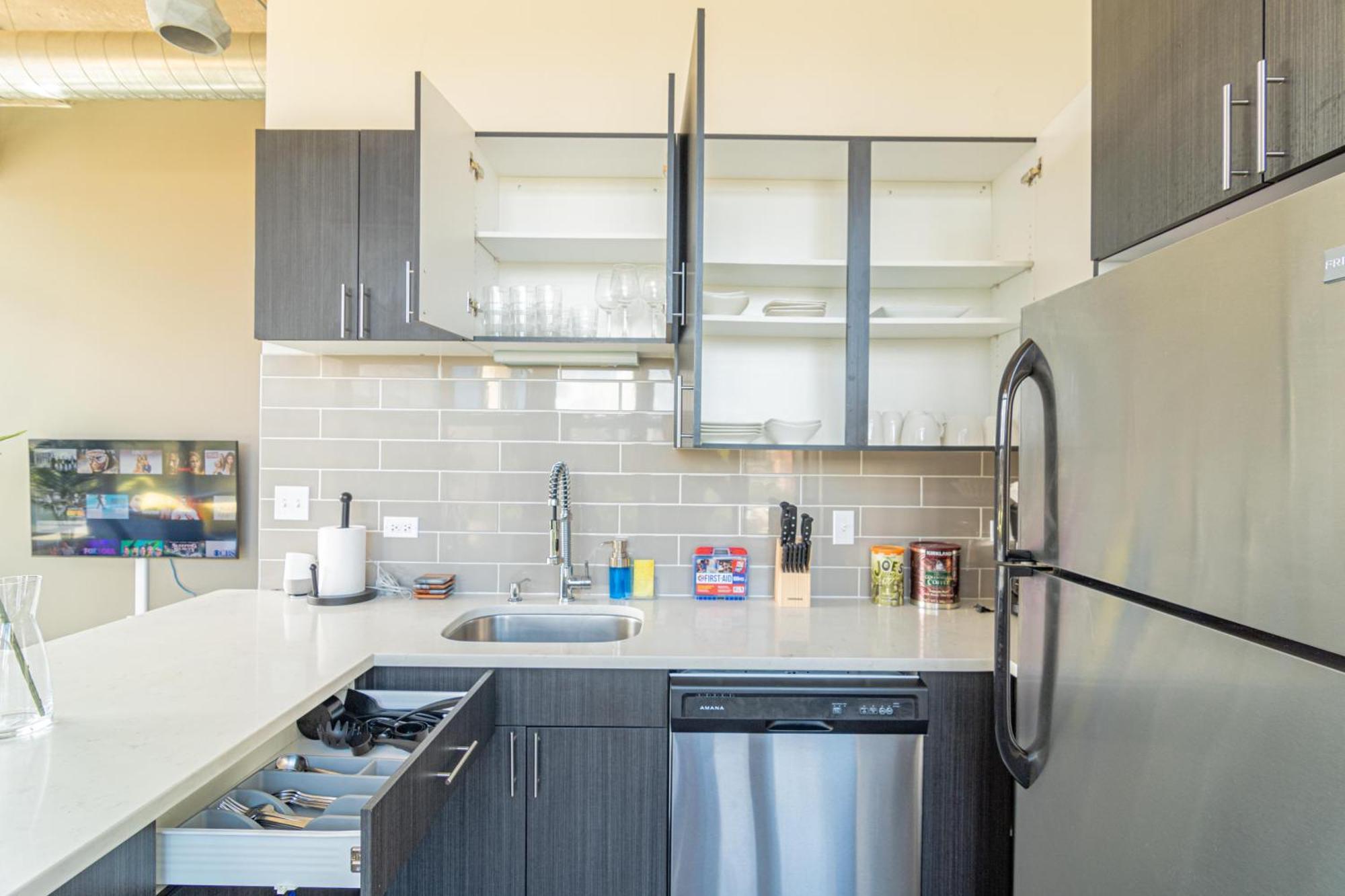 Bright 2Br Luxury Corner Suite With Optional Parking Sleeps 6 Guests Near Mccormick Place And Soldier Field Chicago Exterior photo