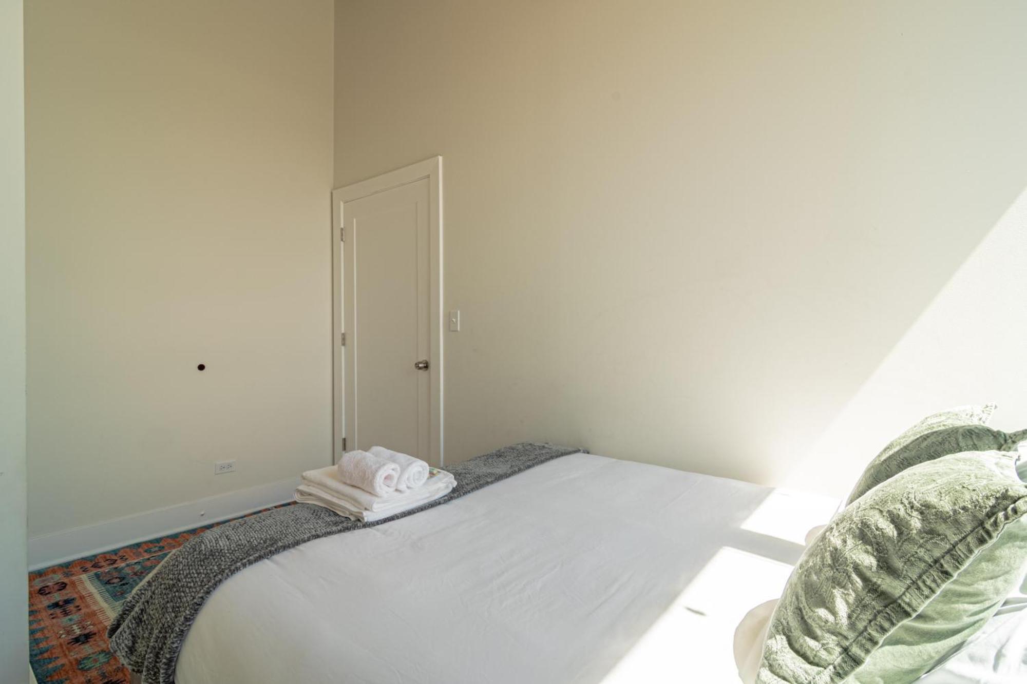 Bright 2Br Luxury Corner Suite With Optional Parking Sleeps 6 Guests Near Mccormick Place And Soldier Field Chicago Exterior photo