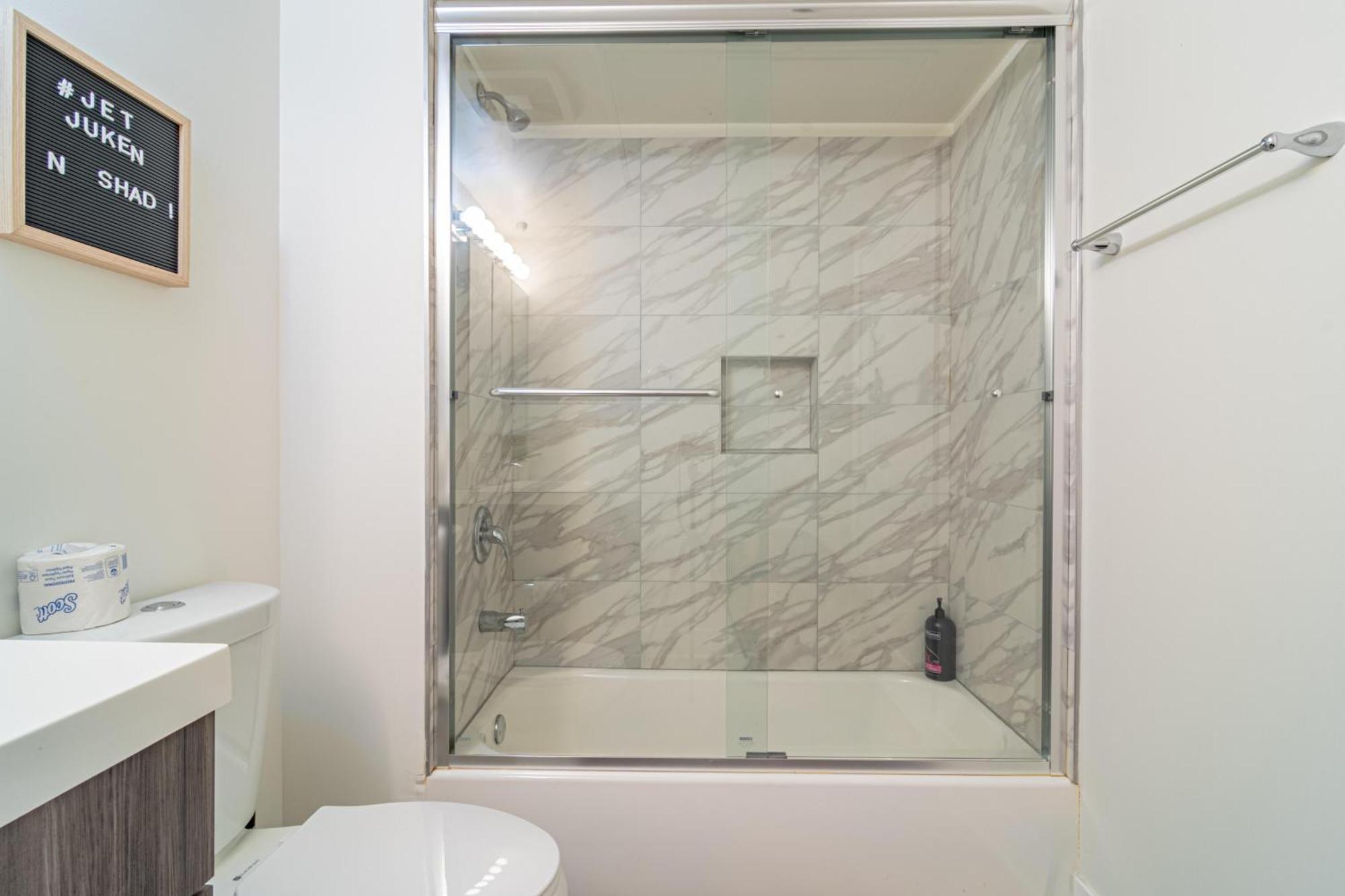 Bright 2Br Luxury Corner Suite With Optional Parking Sleeps 6 Guests Near Mccormick Place And Soldier Field Chicago Exterior photo