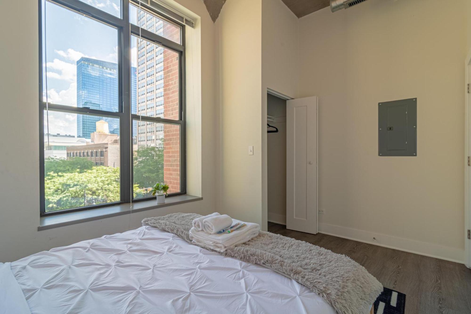 Bright 2Br Luxury Corner Suite With Optional Parking Sleeps 6 Guests Near Mccormick Place And Soldier Field Chicago Exterior photo