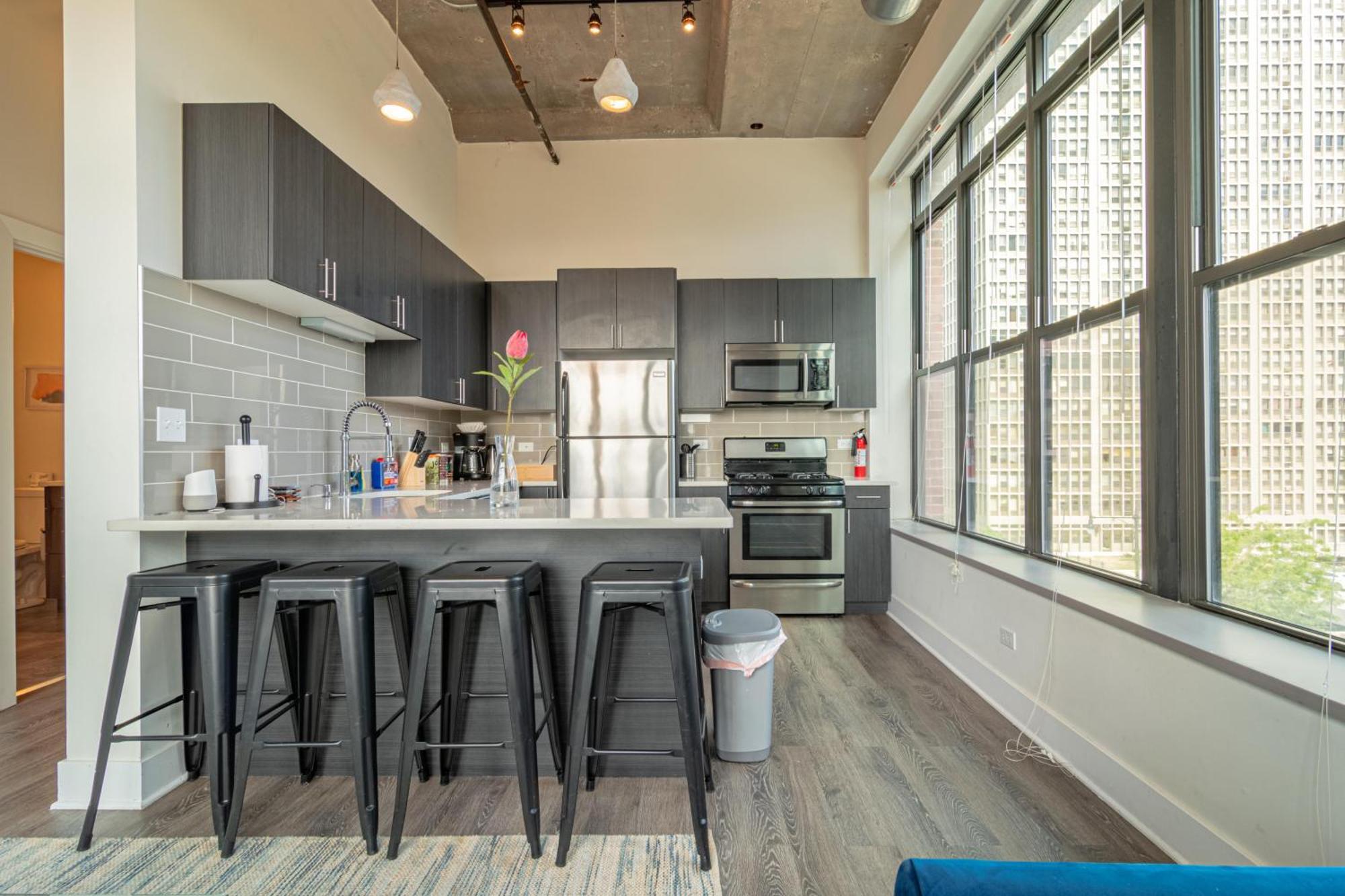 Bright 2Br Luxury Corner Suite With Optional Parking Sleeps 6 Guests Near Mccormick Place And Soldier Field Chicago Exterior photo