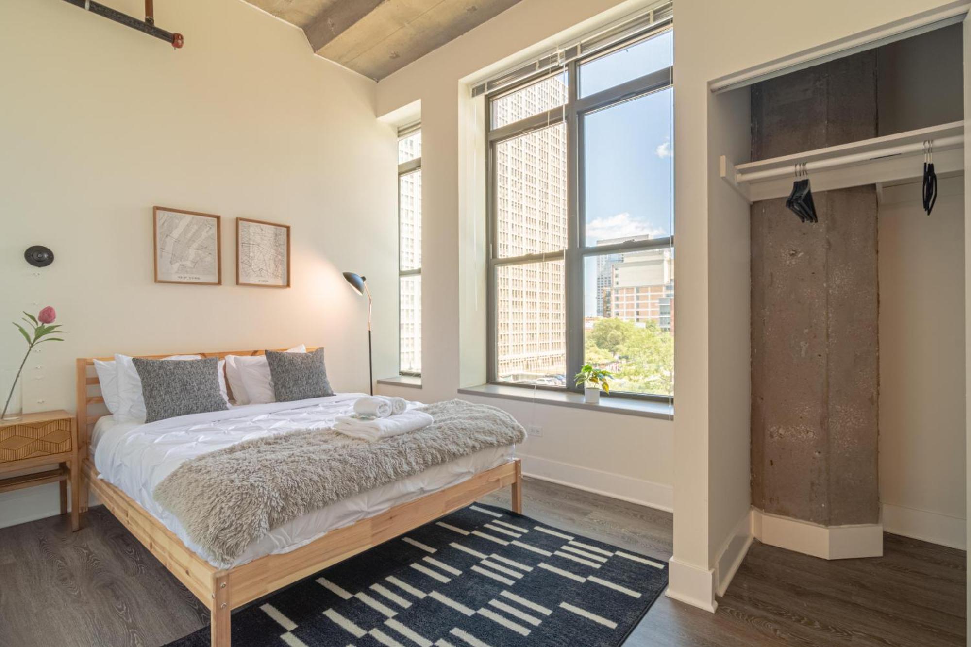Bright 2Br Luxury Corner Suite With Optional Parking Sleeps 6 Guests Near Mccormick Place And Soldier Field Chicago Exterior photo