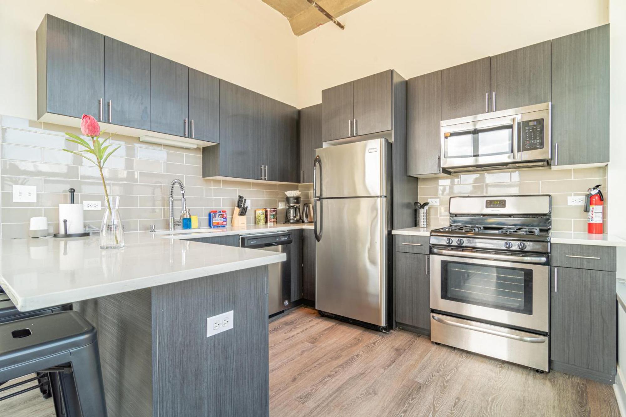Bright 2Br Luxury Corner Suite With Optional Parking Sleeps 6 Guests Near Mccormick Place And Soldier Field Chicago Exterior photo