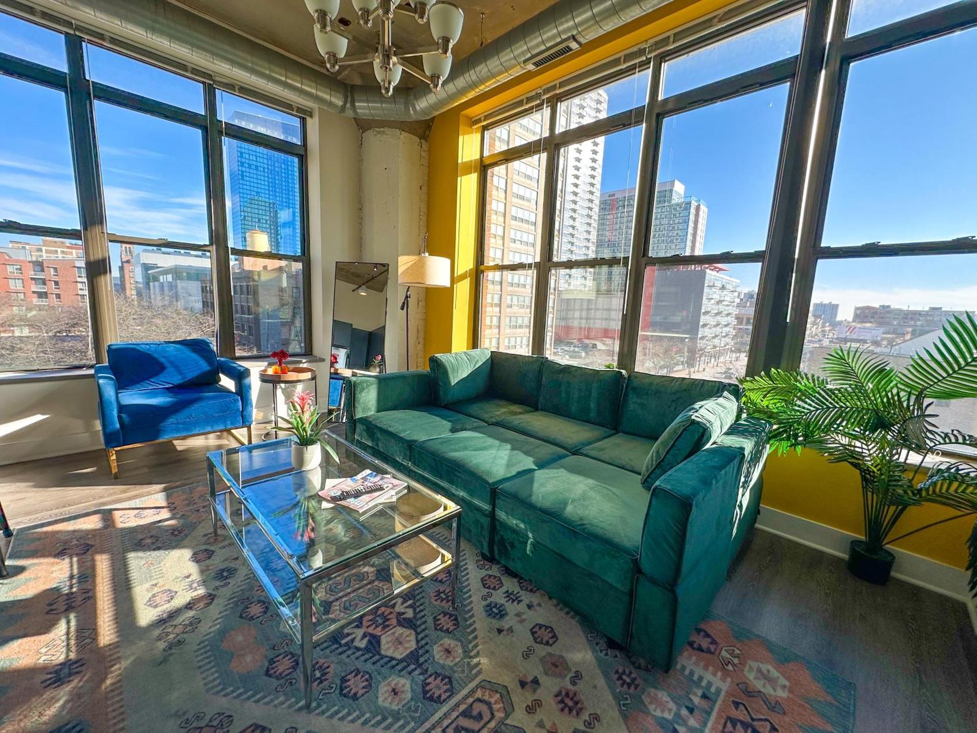 Bright 2Br Luxury Corner Suite With Optional Parking Sleeps 6 Guests Near Mccormick Place And Soldier Field Chicago Exterior photo